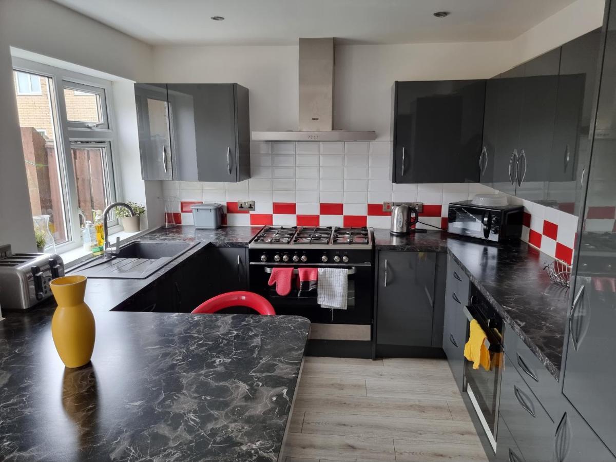 Spacious House In Central Manchester Exterior photo