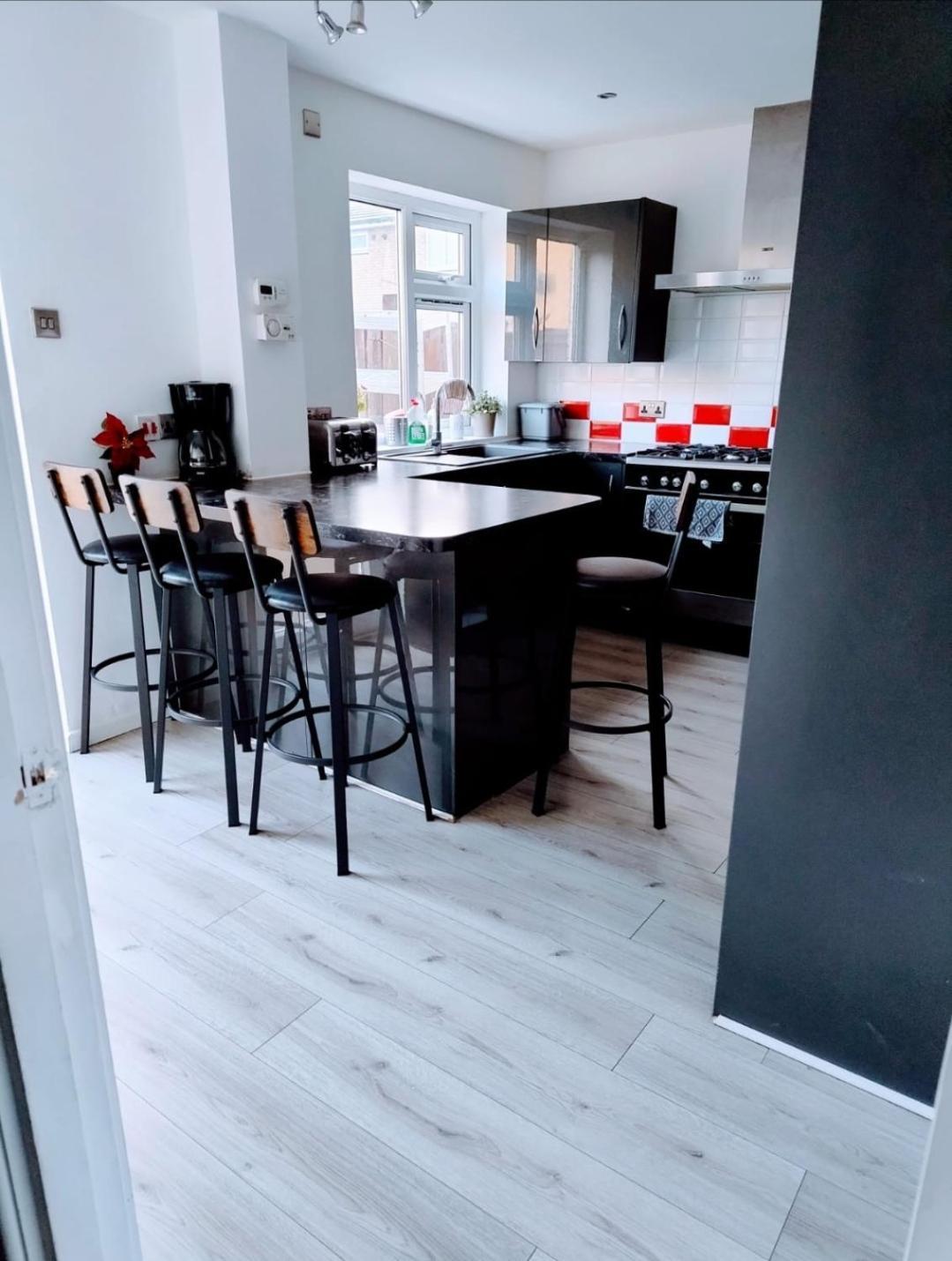 Spacious House In Central Manchester Exterior photo